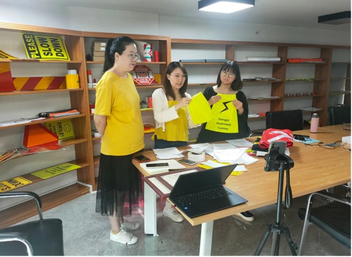 Kamra ta 'Streaming Live ta' Dingfei